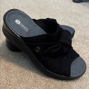 Bzees NWT 6 1/2 black